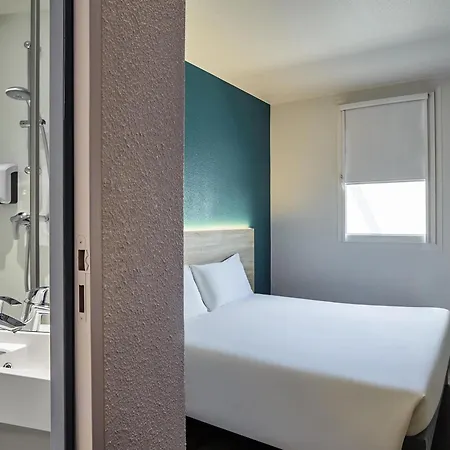 Hotelf1 Créteil Hotel *